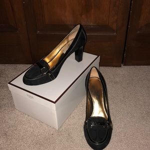 Coach pumps